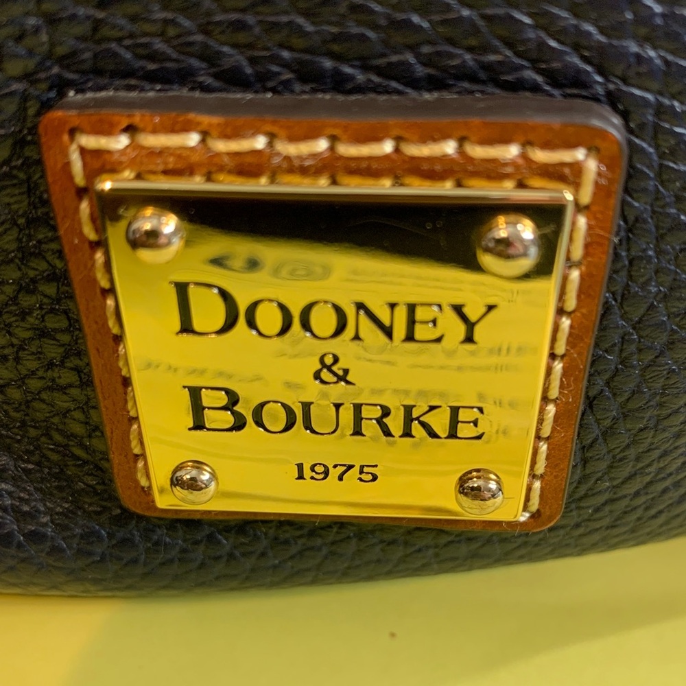 Dooney & Bourke Pebble Grain Drawstring Bucket Bag – Navy & Tan Leather 💼 - Picture 2 of 7